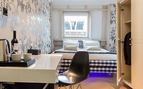 Amsterdam Canal Hotel